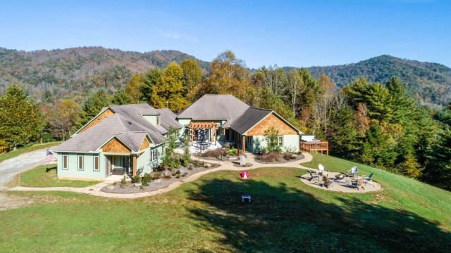 Special End of Summer Rate Villa at Stony Woods Estate near Asheville