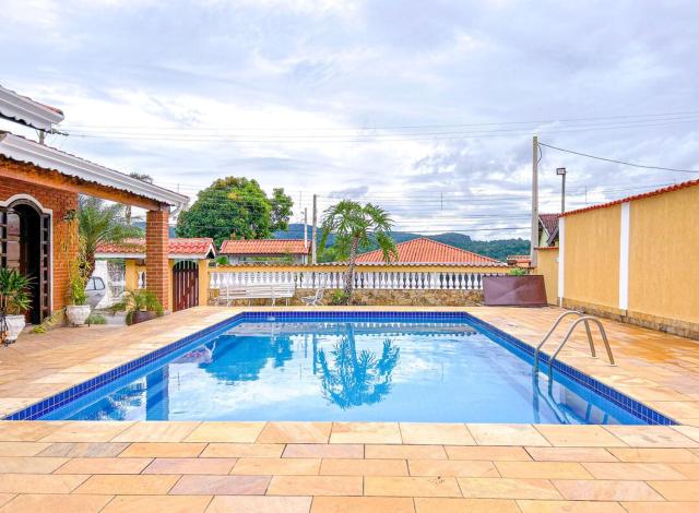 Chacara elegante com piscina e lazer em Atibaia SP