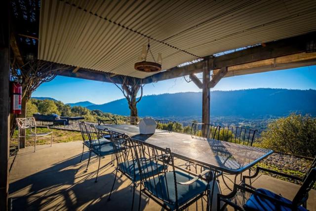 Fairy Tale 13-acre Sunset Villa at Windy Gap Valley near Yosemite