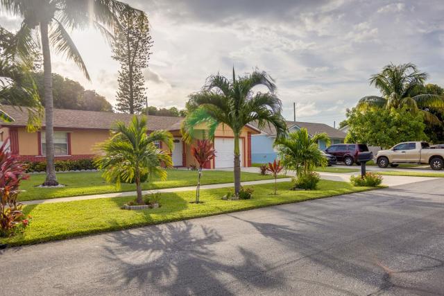 Boynton Beach Vacation Rental about 4 Mi to Beach!