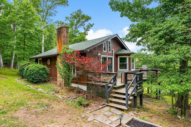 Modern Cabin w Mountain View Hot Tub & Fire Pit