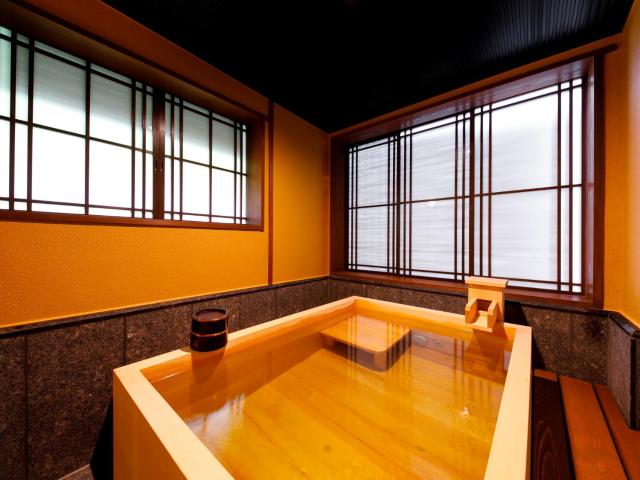 Kanazawa Yuwaku Onsen Kokarian