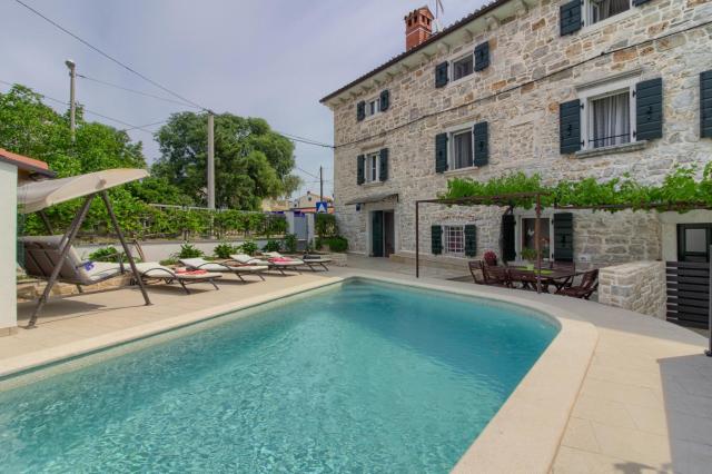 Cozy villa Zita with private pool near town center