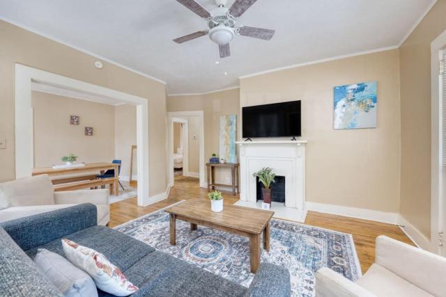 Cozy Midtown Nook- 5mins to Lake Bottom Park, 10mins to Downtown!