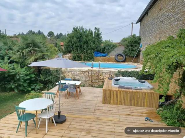 Nid Charentais Angouleme pool jacuzzi