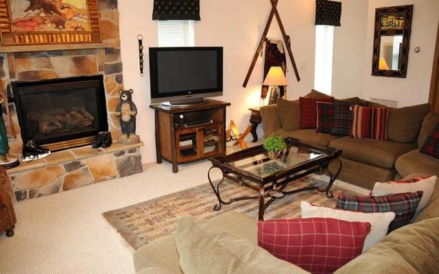 Seven Springs Woodridge 4 Bedroom Premium Condo, Sleeps 10, Deck with Mountain Views condo