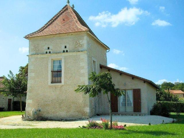 Gîte de charme 17ème s. avec jardin clos, proche forêt et Aubeterre, internet fibre, animaux OK - FR-1-653-42