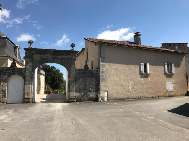 Le Milieu Chai, Chateau de Charras