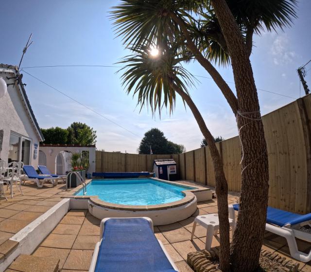 Family Bungalow with Private Pool