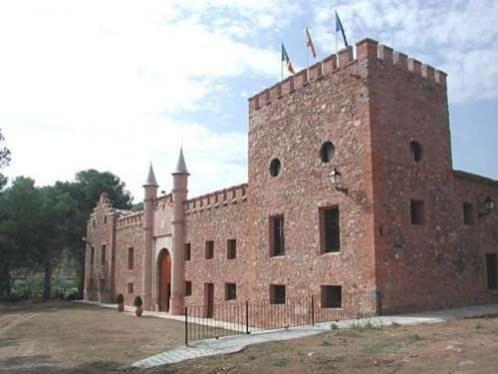 Masía de San Juan - Casas rurales números 2 y 4 con piscina en masía fortificada