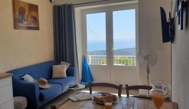 Appartement A Caserella entièrement rénové avec terrasse et vue panoramique sur mer