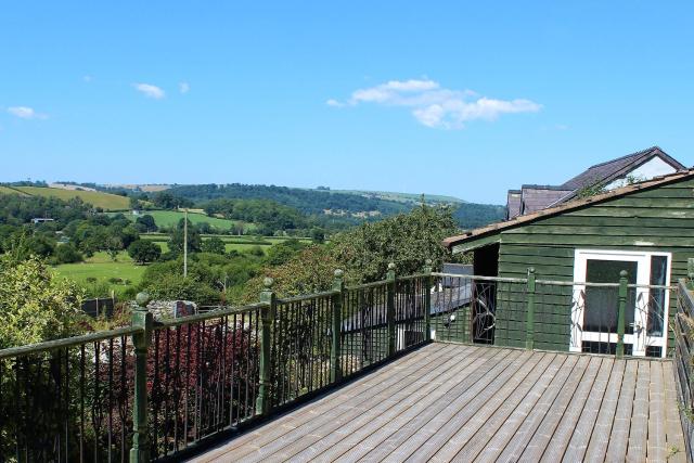 Redwood Lodge, Dee Valley Stays - cosy microlodge with detached private shower & WC