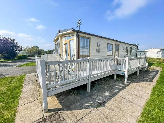 Great Caravan With Decking Southview Holiday Park In Skegness Ref 33183V