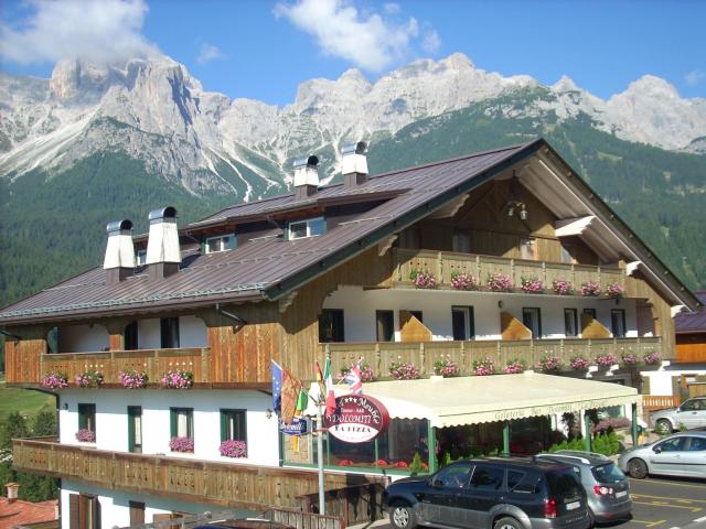 HOTEL DOLOMITI di De Martin D Oscar