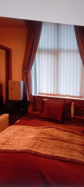 Leicester City centre en suite budget room for 1 in 2 bed apartment