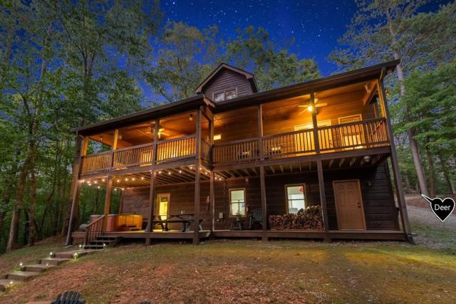 DeerWoodsLodge DOT com-Ellijay Coosawattee River-Sleeps 16-ARCADE-Hot Tub-Fire Pit-Winery's