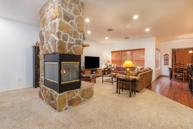 Seven Springs Woodridge 4 Bedroom Premium Condo, Deck with Mountain Views condo