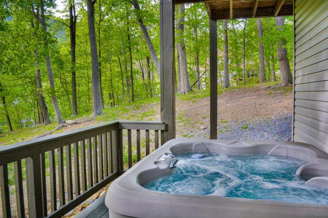 In The Woods - 5 BR Chalet with Game Room, Fire Table and Hot Tub