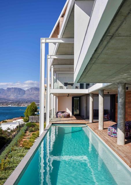 22 Protea for Luxury Living, 6 bedroom sleeps 12