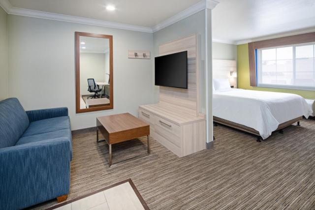 Holiday Inn Express & Suites Watsonville, an IHG Hotel