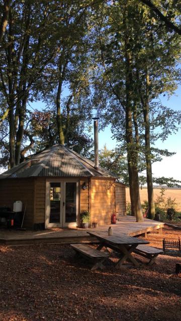 Woodpecker Cabin with Hot tub