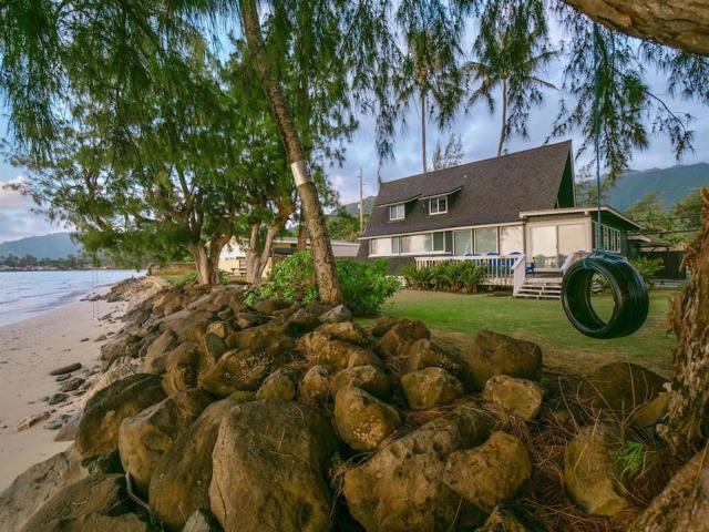 Magic North Shore Beach House 30 day rental PCC BY