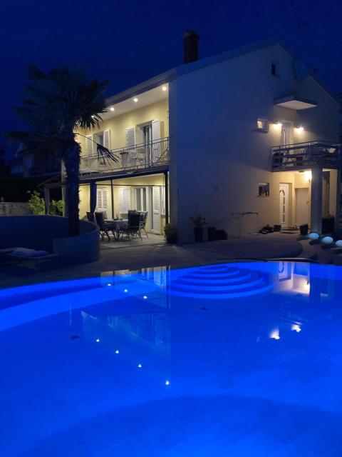 Villa Elke Maria in ABSOLUTE PRIVACY with overflow pool and hidromassage