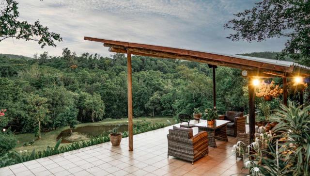 Bushbaby Valley Lodge