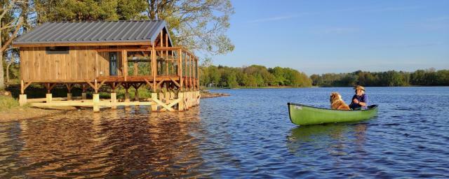 Lacustra Cabanes accessibles en canoé et Chalets tout confort