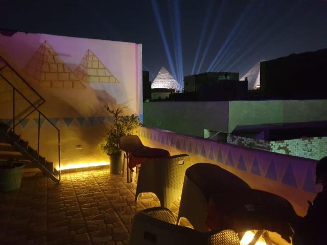 Jana Pyramids view inn