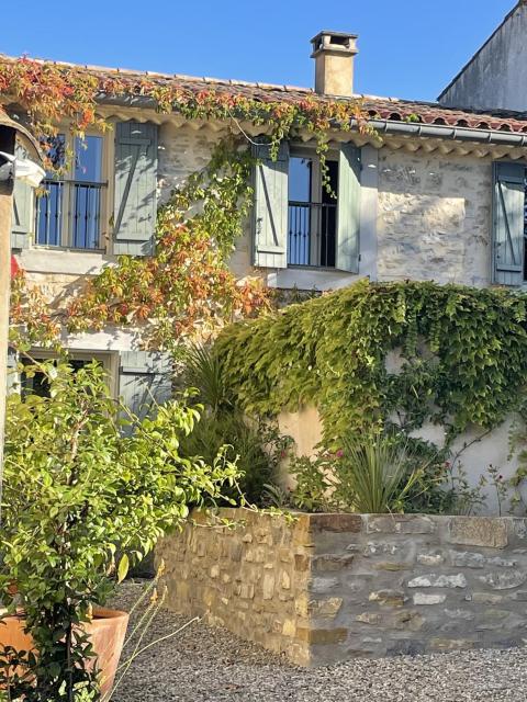 Le Domaine de La Tuilerie - Gite de charme en bord de riviere avec piscine