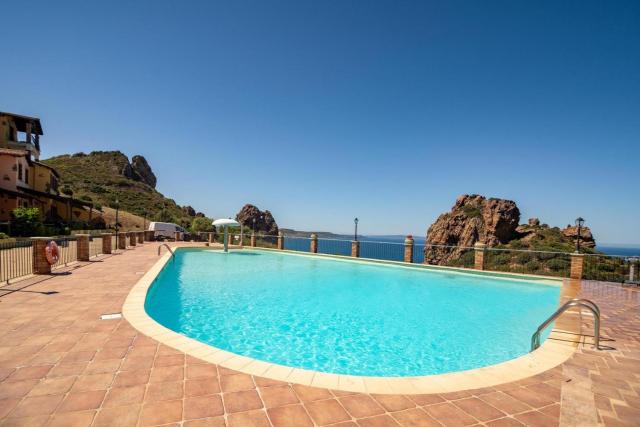 L'Estasi Tanca Piras a bordo piscina con vista mare