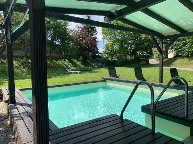 Villa mit Pool und Grillplatz in Regensburg