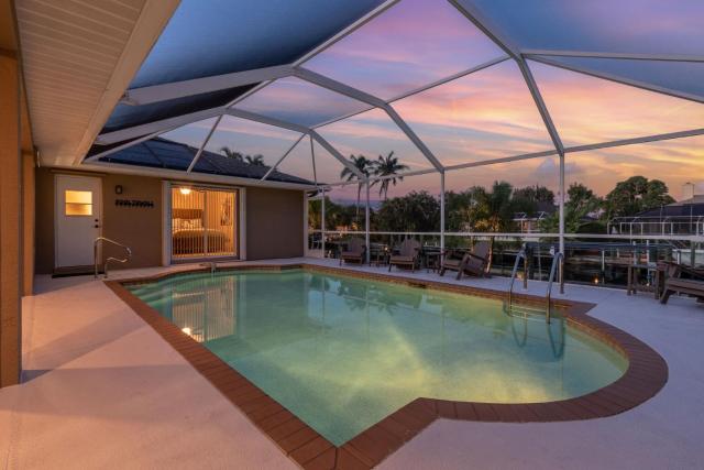 Gulf Access, Heated Pool, Bikes, Kayaks - Comfort on the H2O - Cape Coral - Roelens Vacations