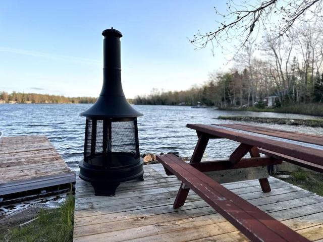 Archie's Lakeside Cabin