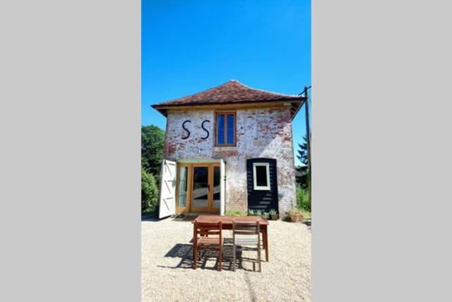 The Dovecote - unique self-contained 1bed renovated barn