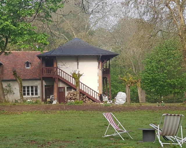 Gîte dans le parc d'une maison ancienne près des bords de Loire