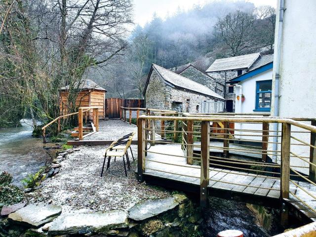 Riverside Cottage with sauna