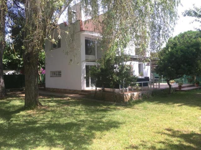 Casa con gran jardín cerca de la playa - BAIX