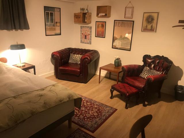 Comfortable Large Room King S bed near CPH centre