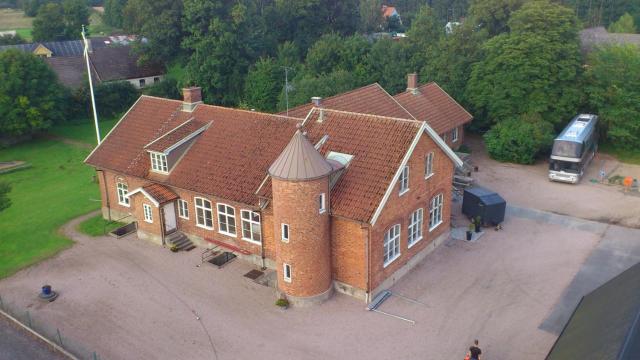 Own apartment in village school from 1886 with private entrance