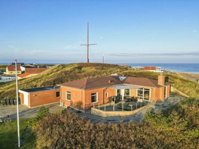 Holiday Home Fris - 100m from the sea in NW Jutland by Interhome