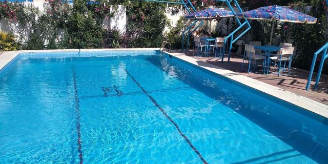 Blue holiday family summer villa - privé pool- AC- 5 bdr- 10 pax