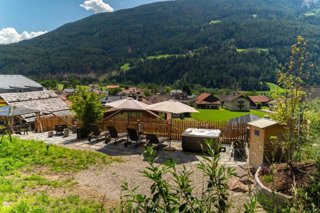 Apartments, Guest House & historic Chalet Neuhaus