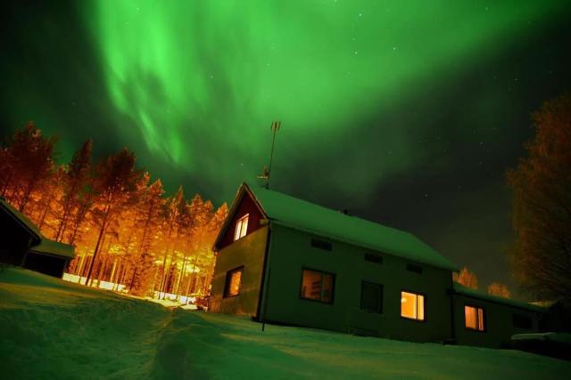 Authentic Arctic Country House By the River