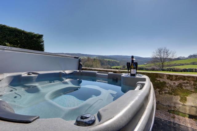 Priesthill HotTub Pool Dog Friendly PeakDistrict