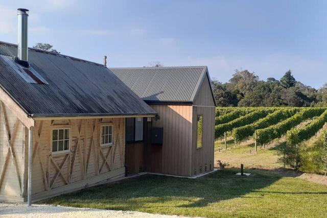 NEST- Luxury Vineyard Accommodation