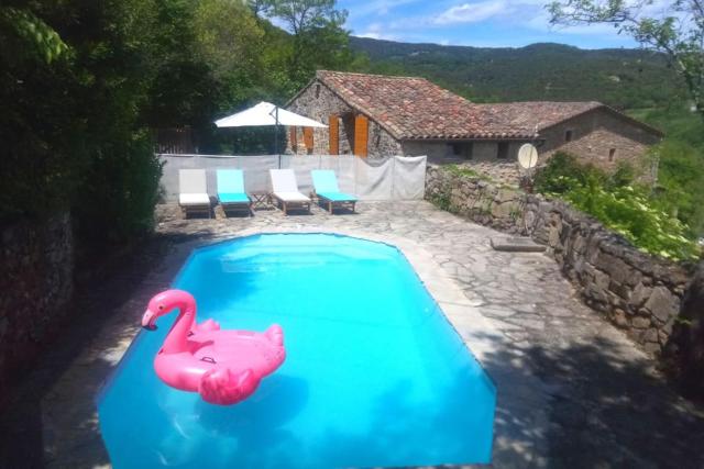 Maison de charme 3 étoiles dans les Cévennes avec terrasse et piscine privée