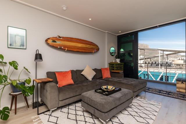 Modern Sanctuary in the heart of CBD w Pool, Outdoor Gym