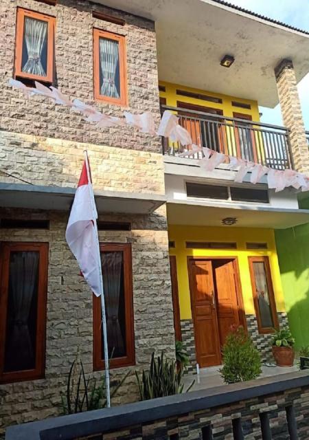 Homestay Kuning Ceria - Murah, Akses kota & wisata